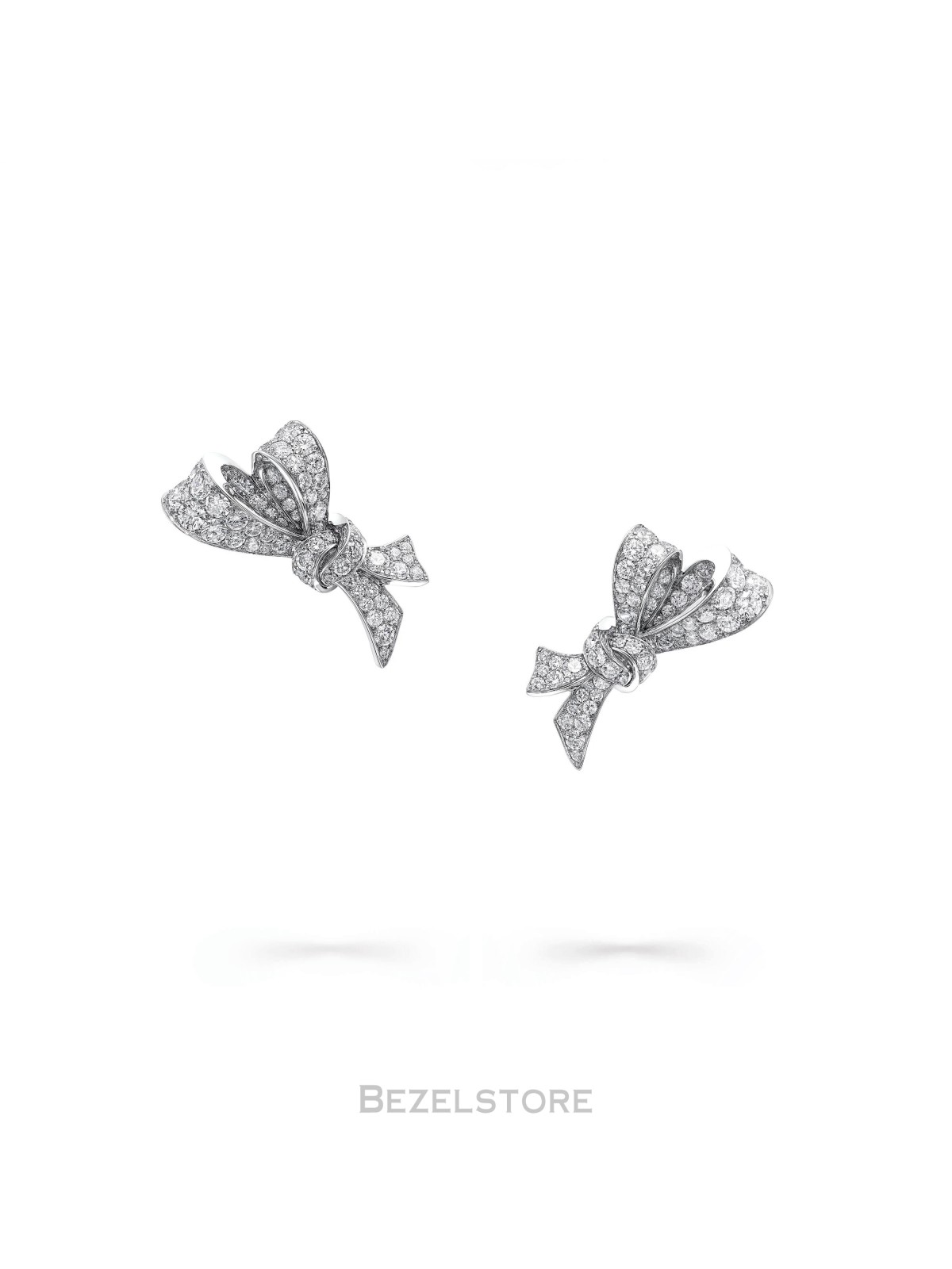 Серьги Graff Tilda’s Bow Diamond Stud Earrings RGE1646