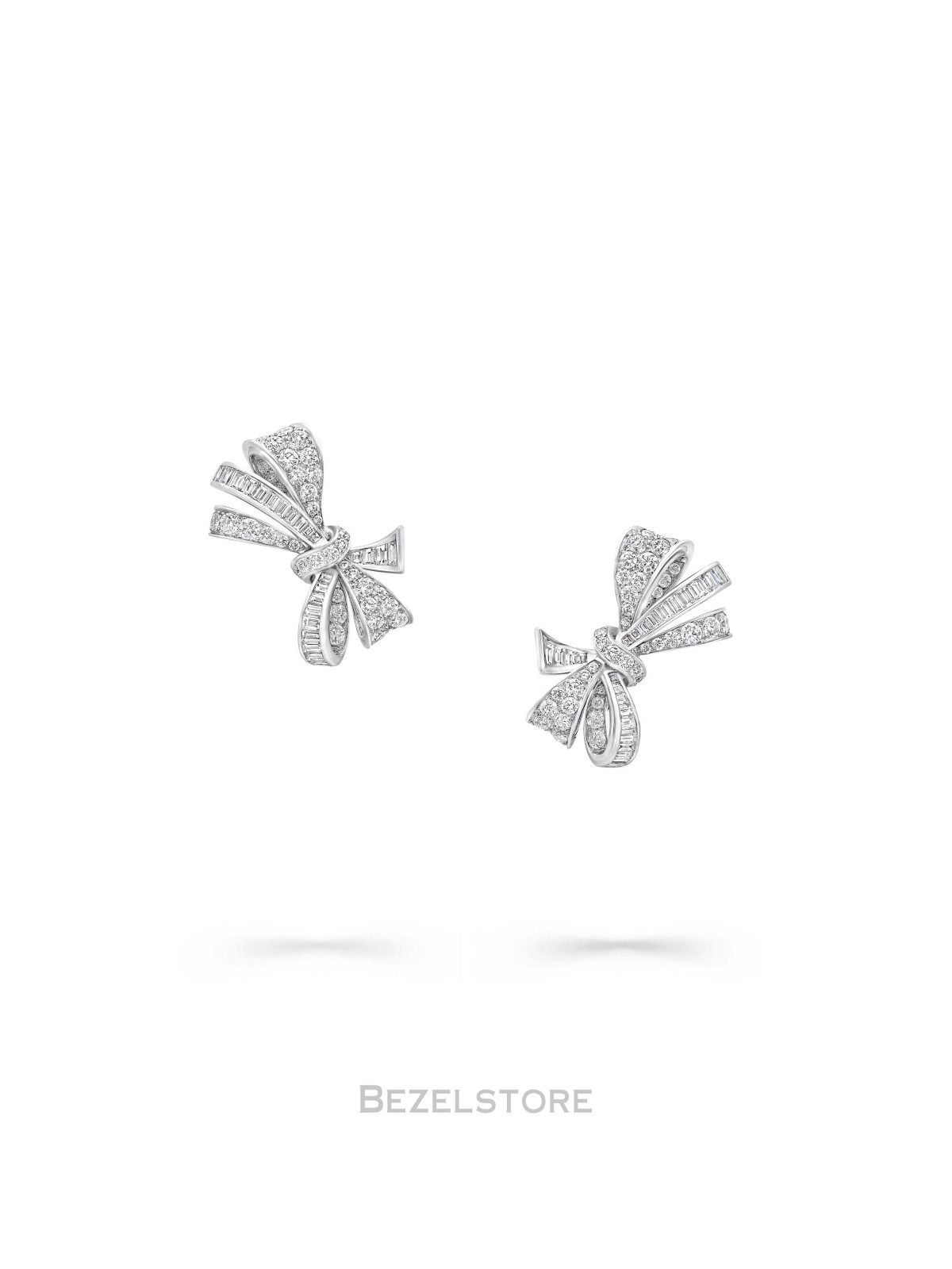 Серьги Graff Tilda’s Bow Classic Diamond Stud Earrings RGE1149