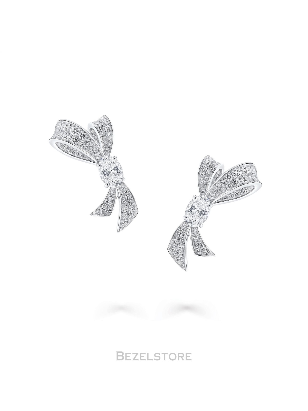 Серьги Graff Tilda's Bow Diamond Stud Earrings RGE1953