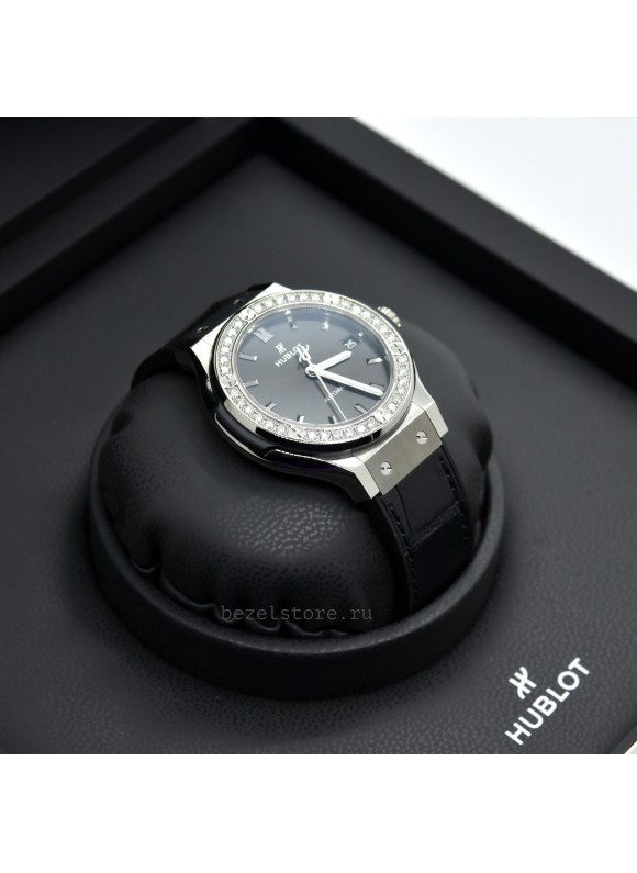 Hublot Classic Fusion Titanium Diamonds 38mm 565.NX.1470.LR.1204